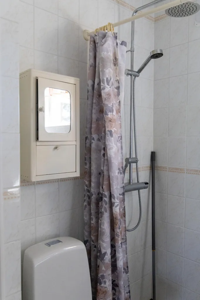 Bathrooms - Villa with Sea and Bogeviken Views in Slite