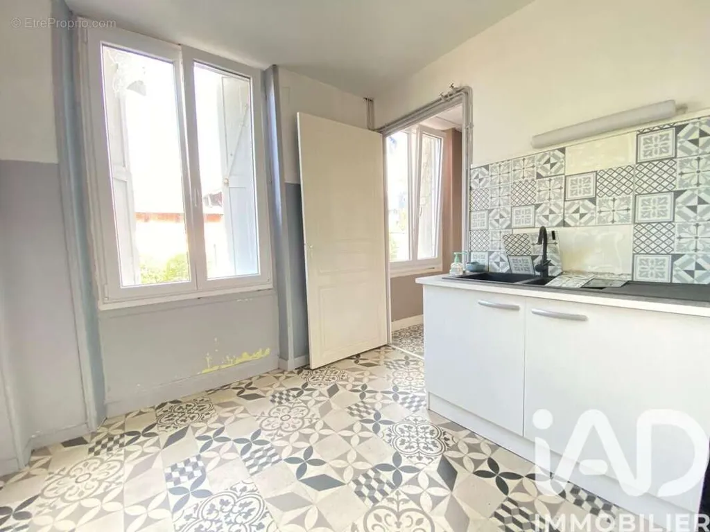 Cuisine - Studio dans Propriété de Caractère à Digoin