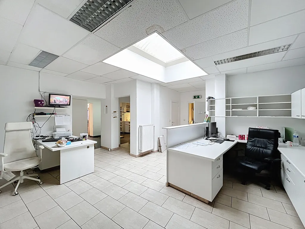 Bureau - Local Commercial avec Vitrine dans le Centre de Bruxelles