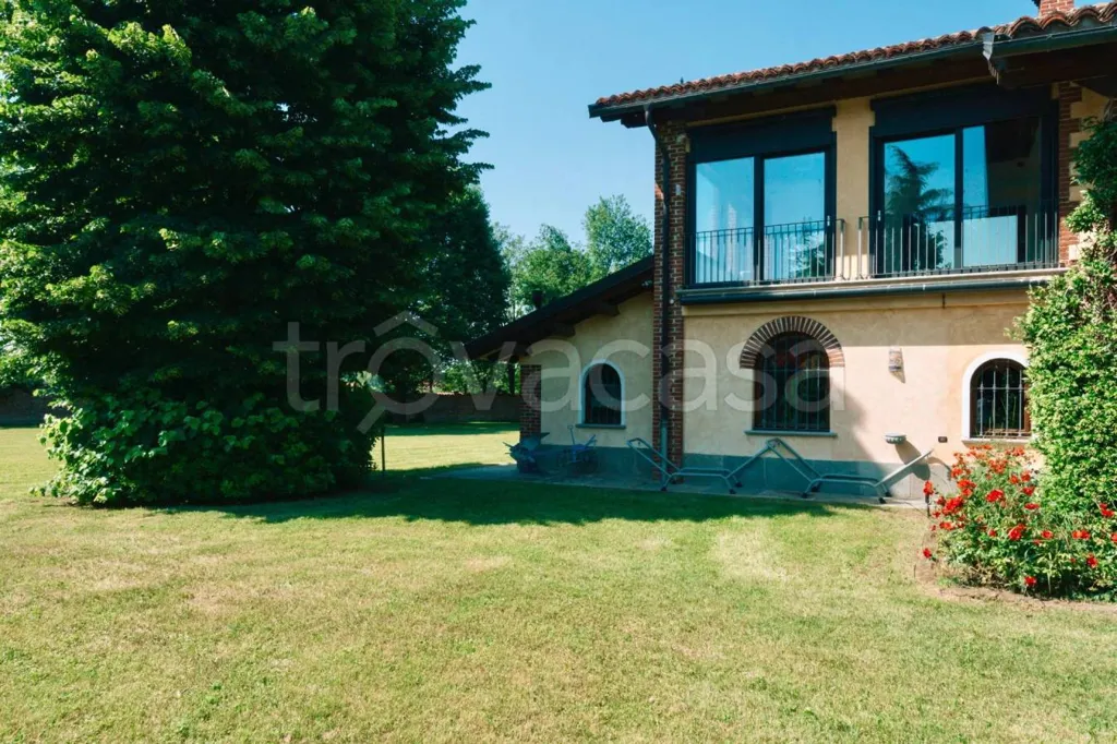 Aed - Historic Villa with Unique Fountain in Cuneo