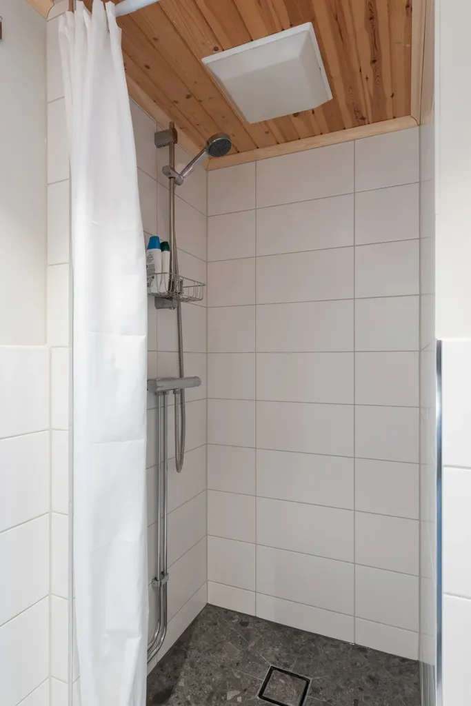 Bathrooms - Renovated Holiday Home with Boat Access in Båtsviken