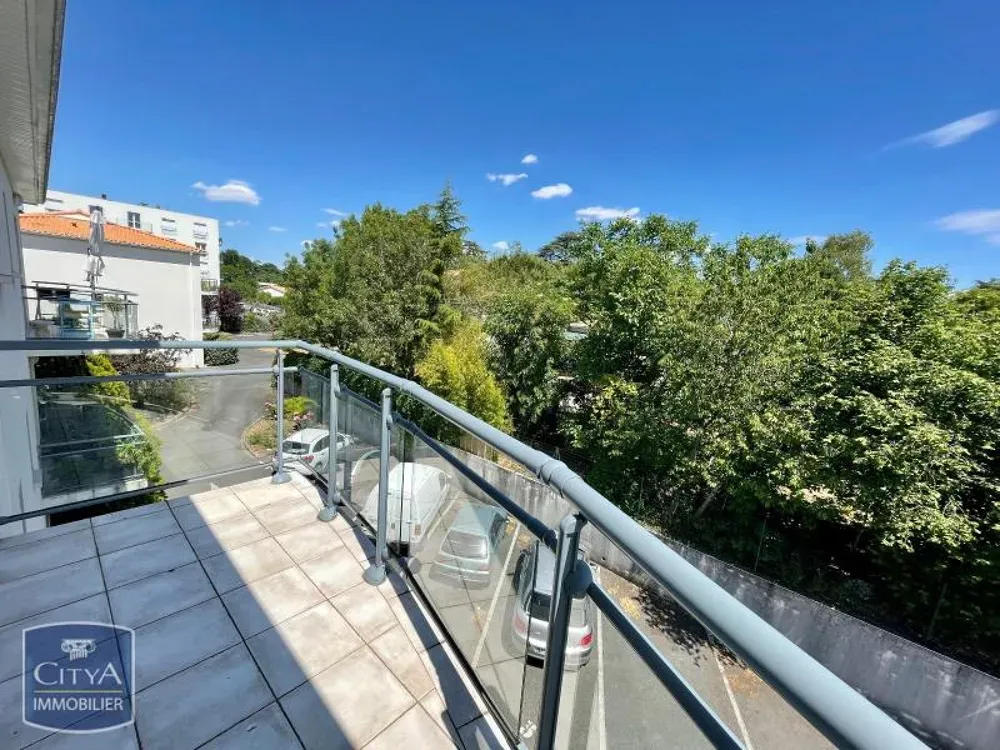 Balcony - Apartment with Balcony in Niort