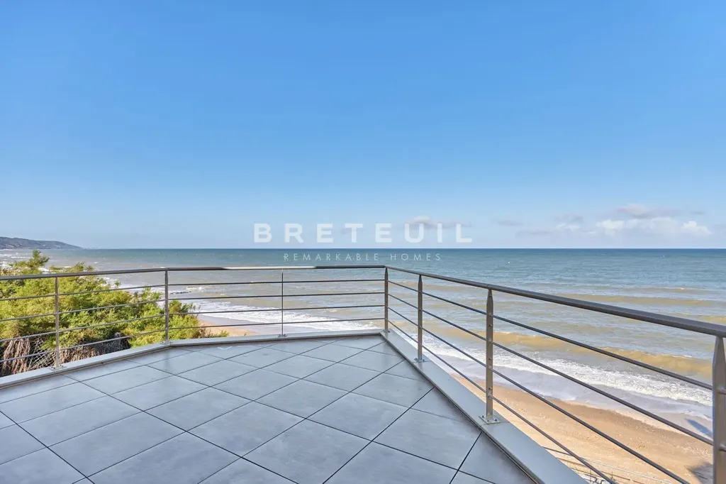 Balcon - Propriété Contemporaine avec Vue Mer à Benerville-sur-Mer