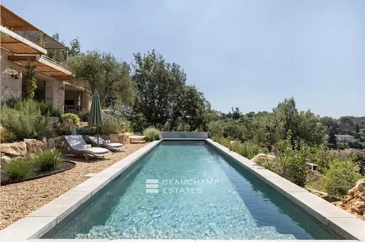 Piscine - Villa de Luxe avec Piscine à Valbonne