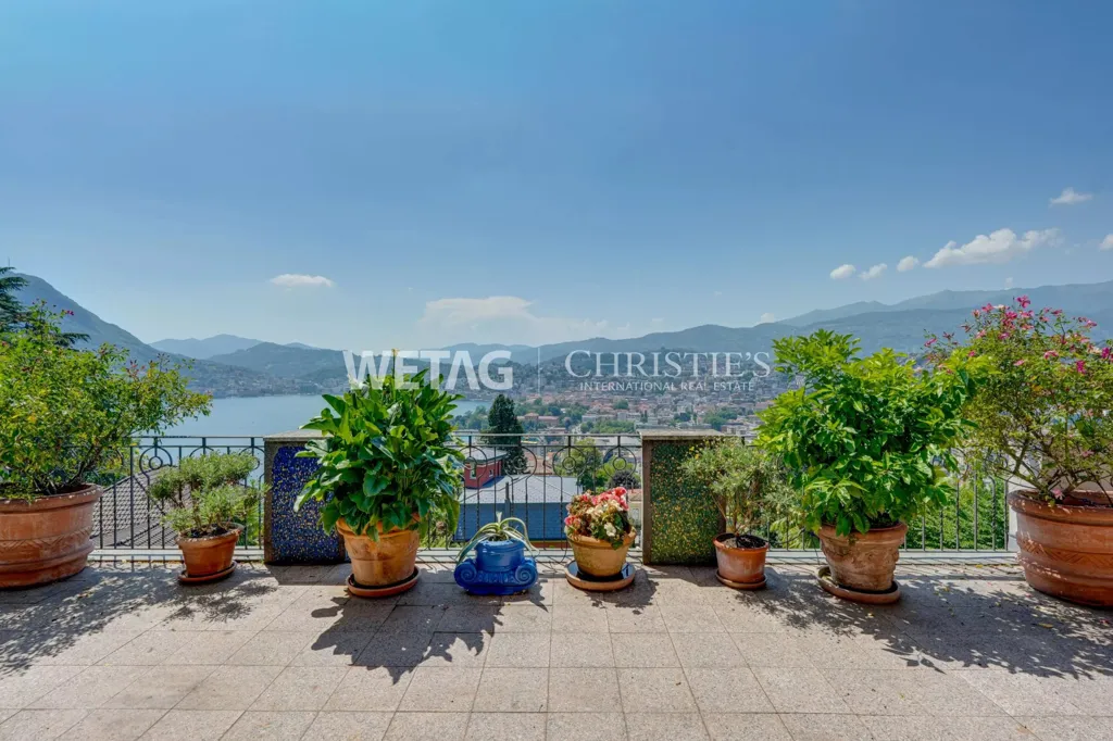 Terrazza - Lake View Apartment with Pool in Ruvigliana