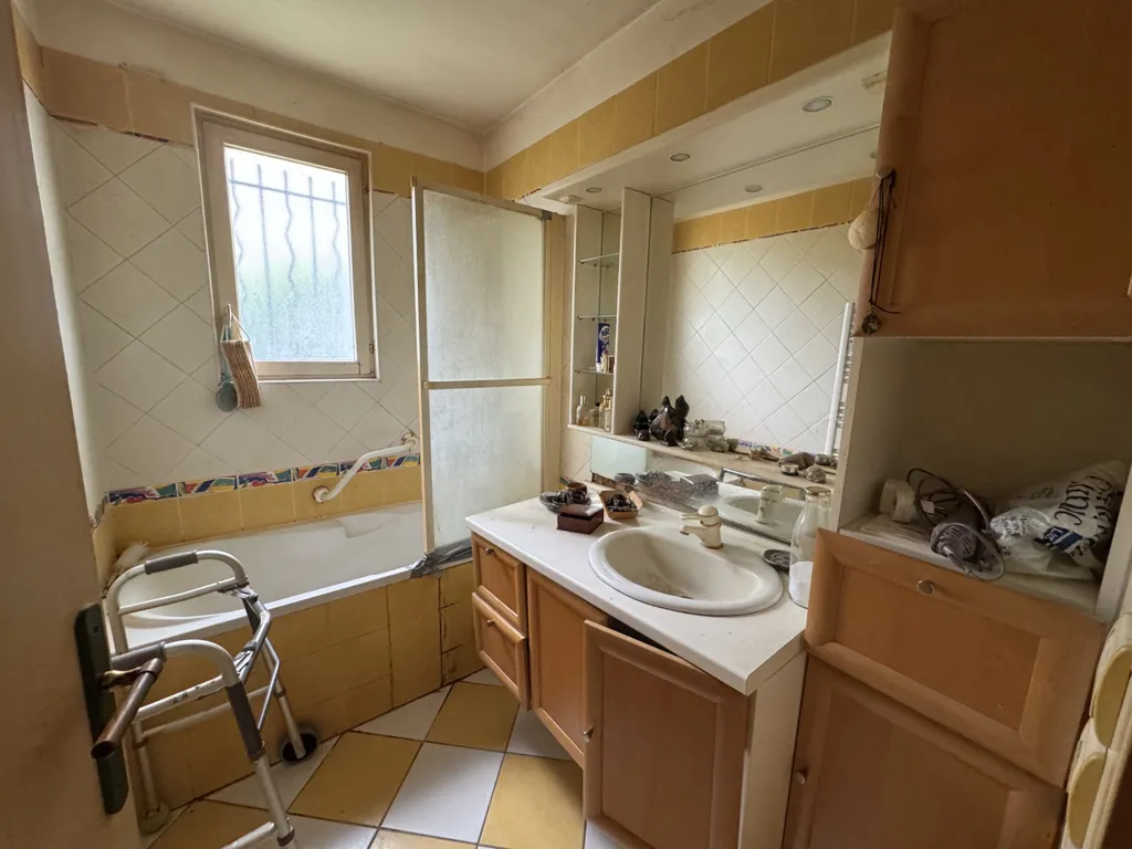 Bagni - House with Garden in Sought-After Area