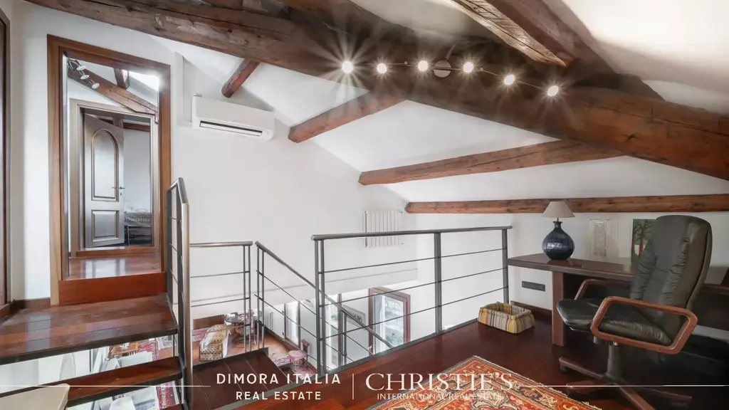 9-room apartment in IT