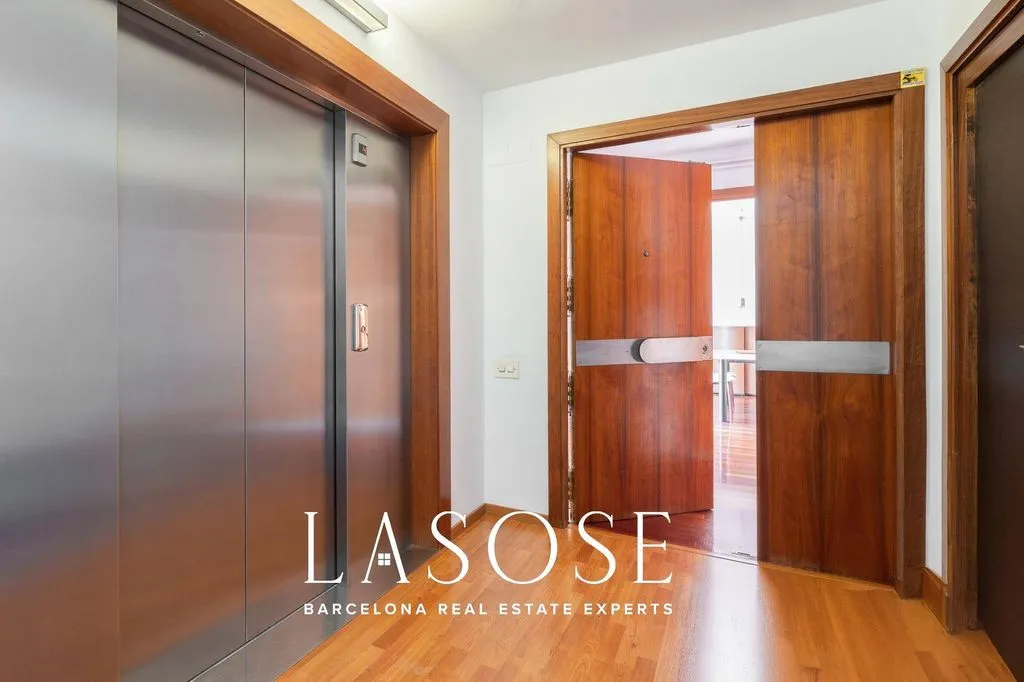 Hallway - Duplex Penthouse with Pool in Tres Torres, Barcelona