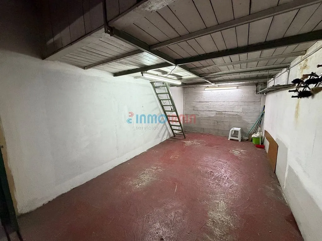 Garage - Apartment with Balcony in Ordizia