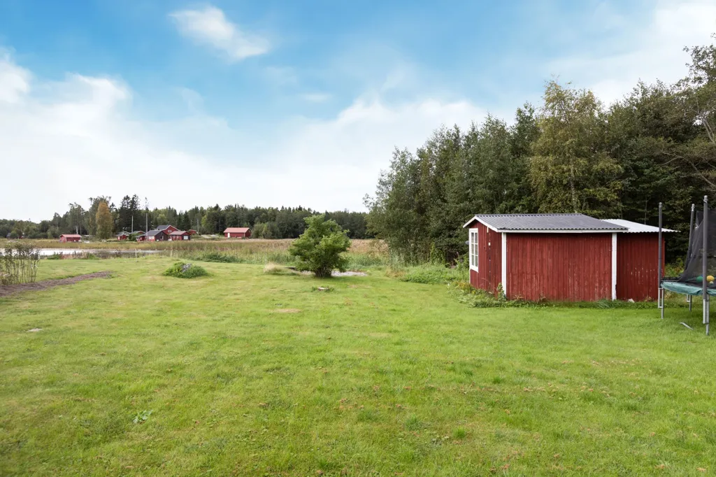 Aed - Seaside Plot in Idyllic Lassöviken