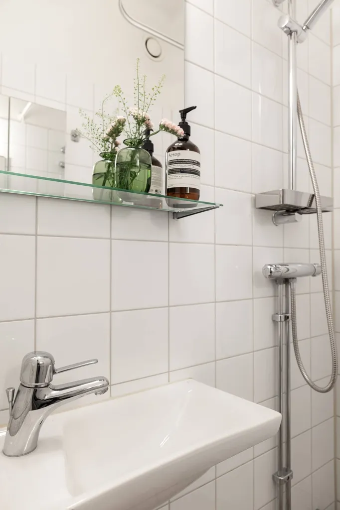 Salles de bain - Apartment with Sunny Balcony in Kristineberg