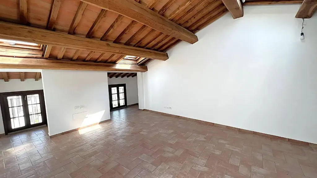 Pièces - Rustic-Style Penthouse with Panoramic Views in Cascina