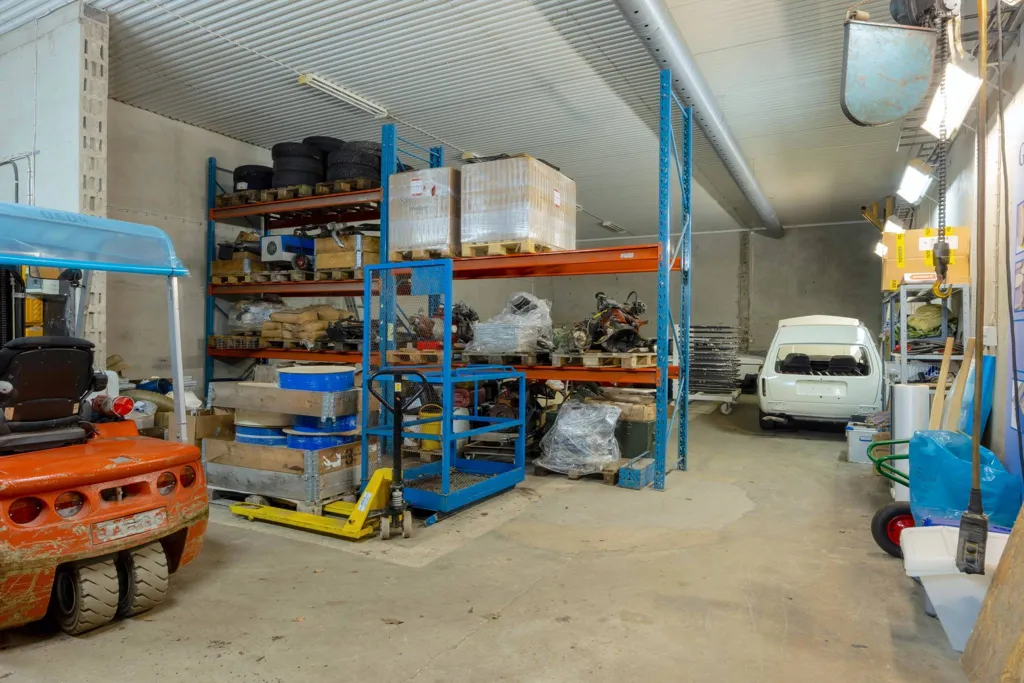 Garaaž - Industrial Property with Classic Facade in Delary