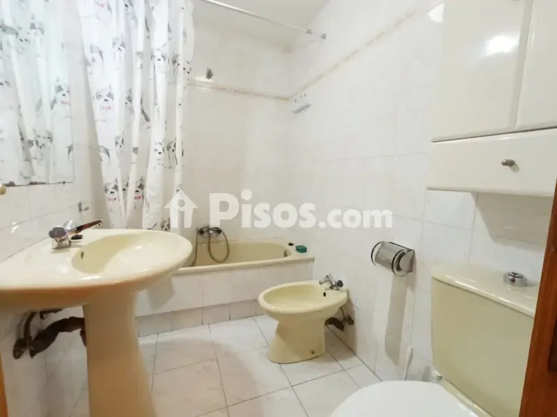 Bathrooms - Apartment with Garage on Avenida Palencia