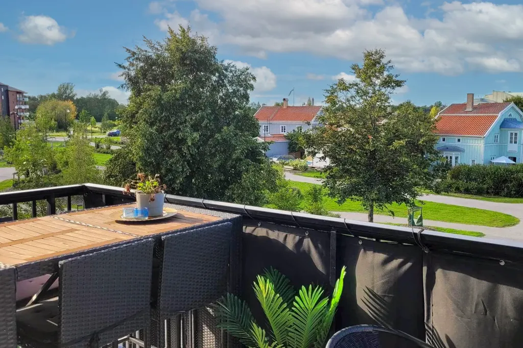 Balcon - Modern Flat with Pool in Södra Ladugårdsängen