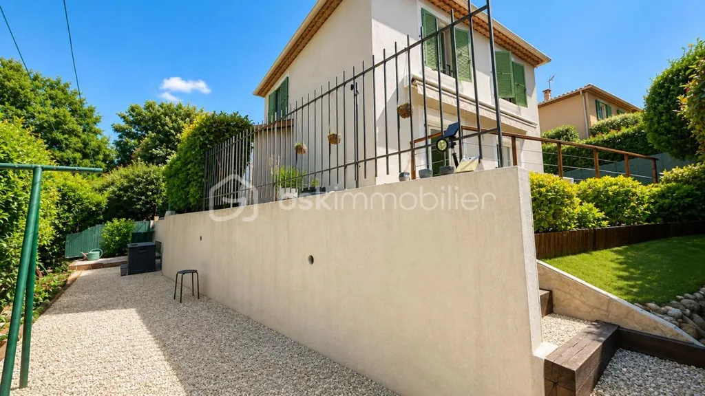 Extérieur - Maison Récemment Construite avec Jardin au Sud à Grasse