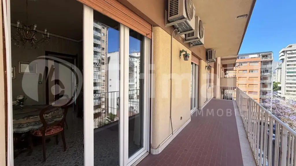 Balcon - Apartment with Balcony in Palermo