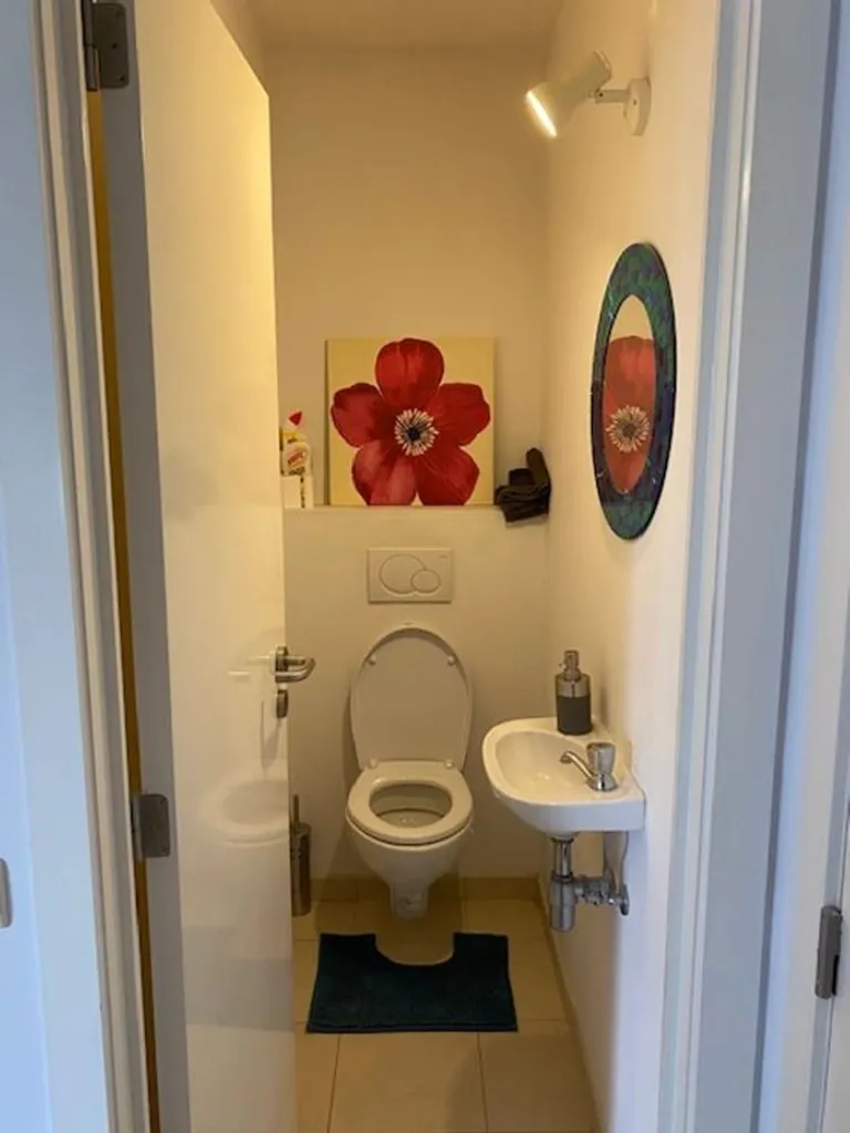 Bathrooms - Furnished Apartment with Parking in Saint-Lambert