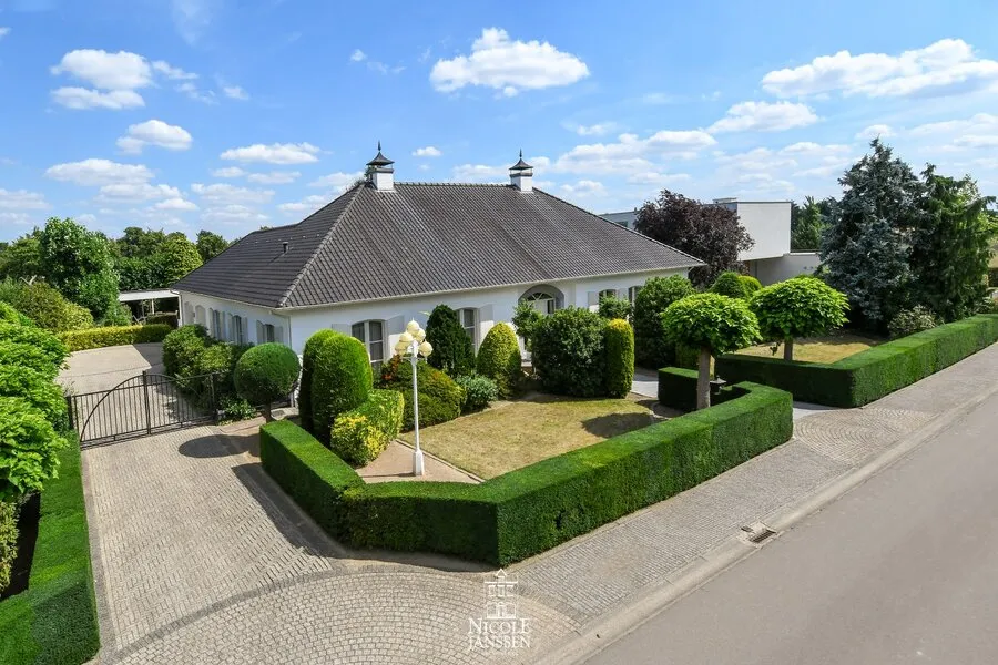Vue aérienne - Villa avec Piscine à Maaseik