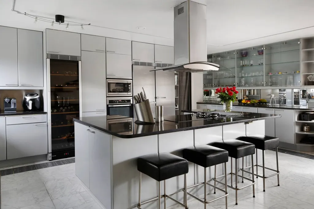 Cuisine - Two-Storey Villa with Pool in Upplands Väsby