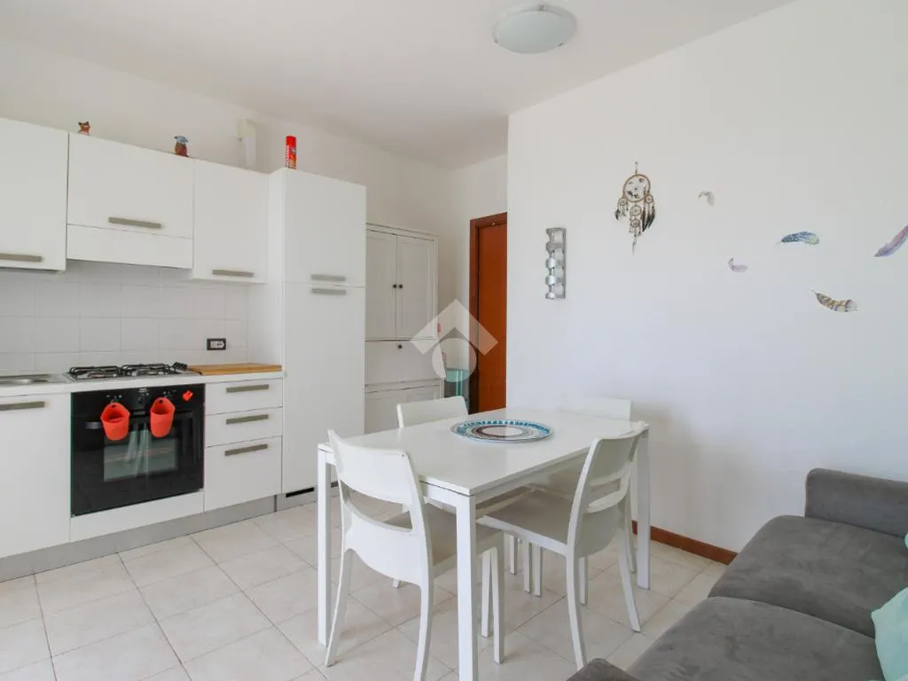 Salle à manger - Twin-Storey Apartment with Lake View in Vigole