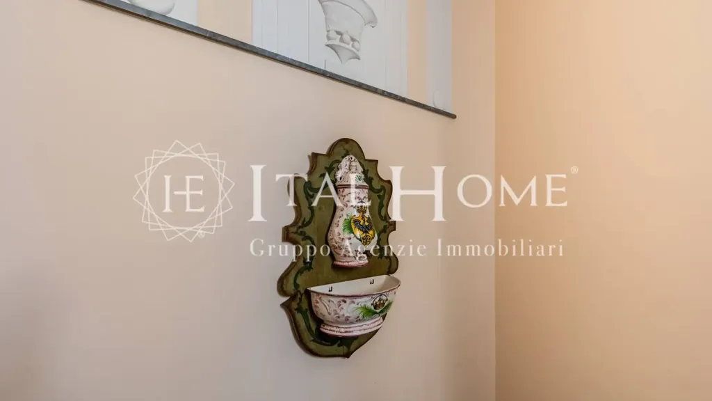 Esik - Noble Apartment with Balcony in Bergamo