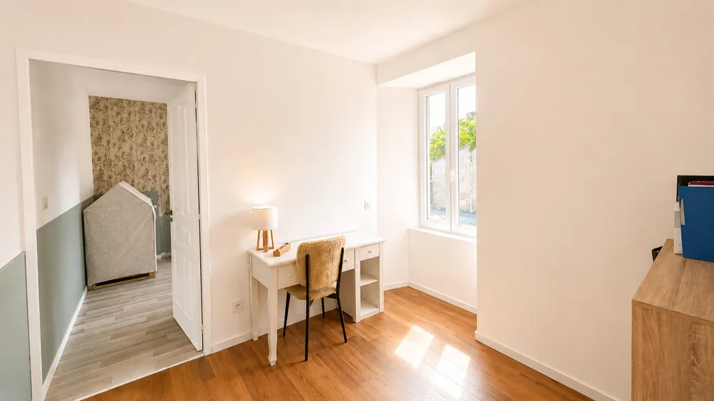 Chambres - Maison en Pierre avec Garage Indépendant en Centre-Ville