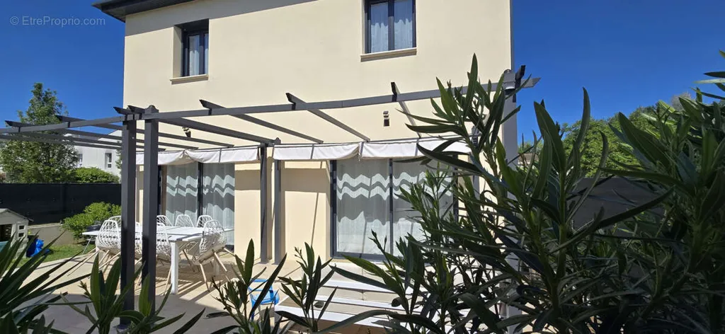 Terrasse - Villa Neuve avec Terrasse Sud à Proximité