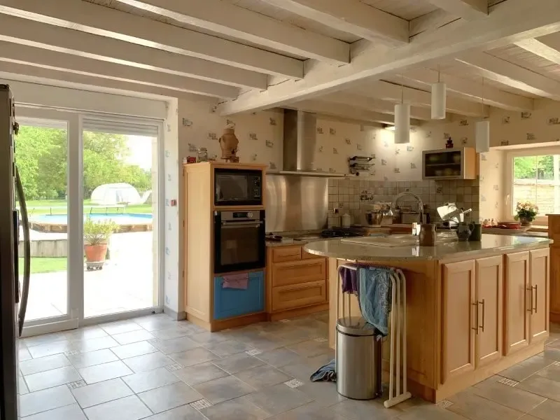 Cuisine - Moulin Rénové avec Piscine et Parc près de Niort