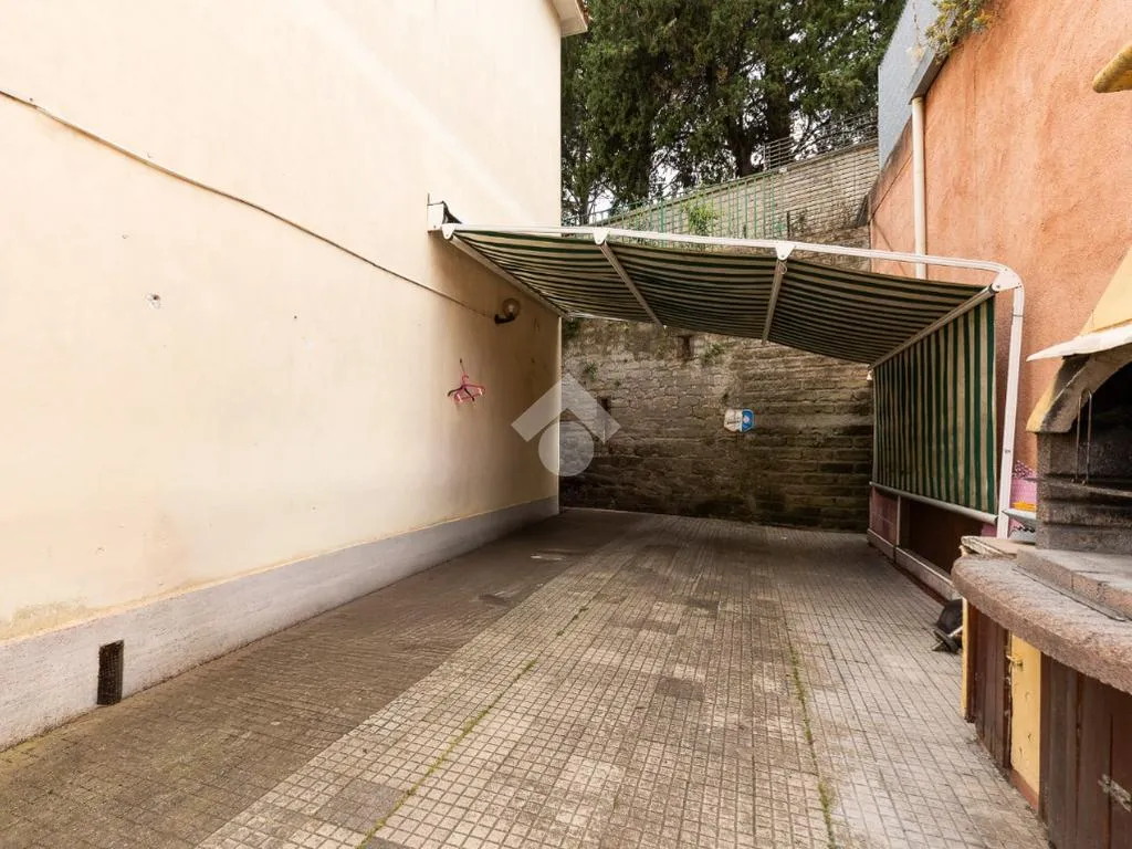 Jardin - 3-Room Apartment with Private Courtyard in Rome