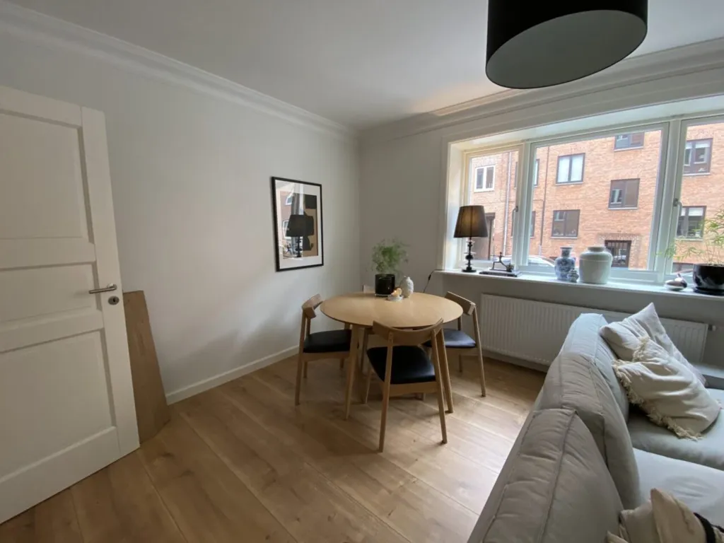 Salle à manger - Renovated 2-Bed Flat with Balcony in Vestbyen