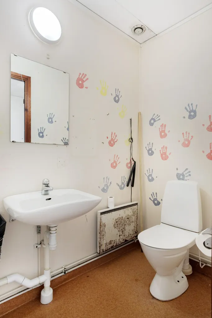 Salles de bain - Multi-Functional Property with Parking in Stöde