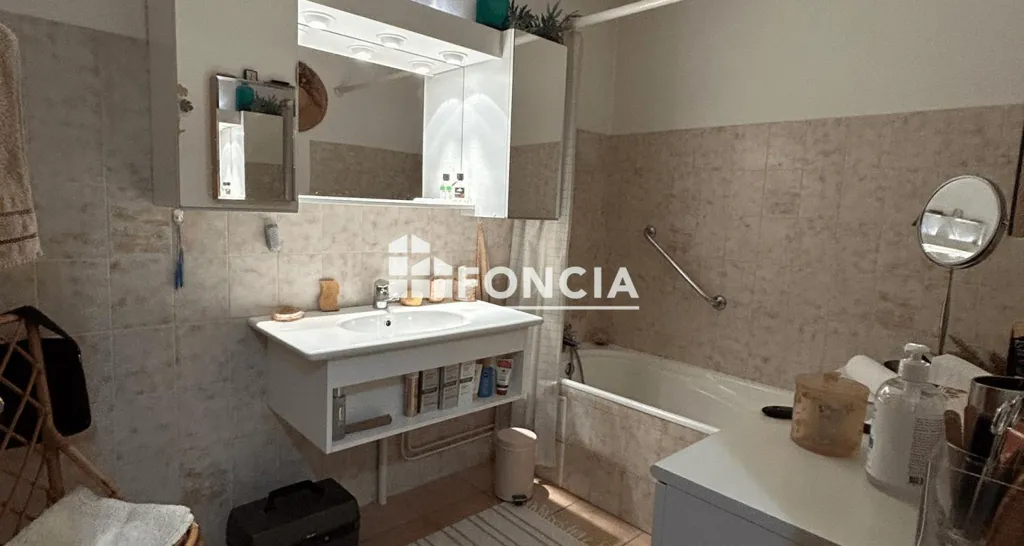 Bagni - 2-Bed Apartment with Mountain View in Briançon