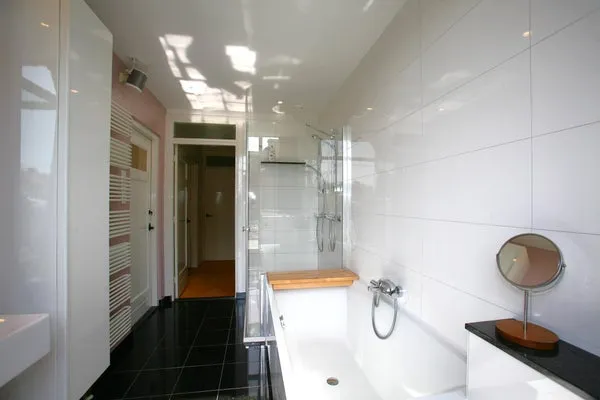 Salles de bain - Charming Corner Apartment with Balconies in The Hague