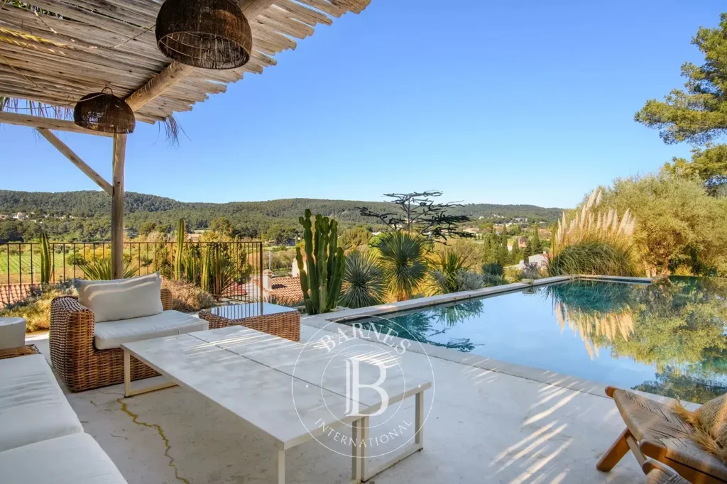 Bassein - Renovated Property with Pool and Vineyard Views in Cassis