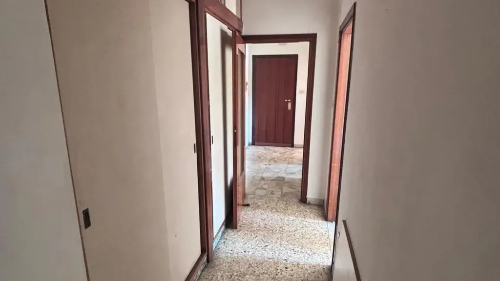 Central Trilocale for Renovation in Cosenza