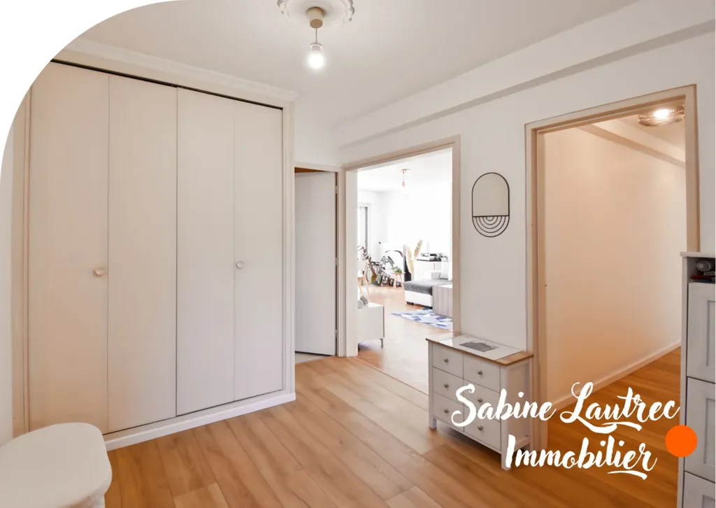 Bedrooms - 5-Piece Apartment with Balcony in Toulouse