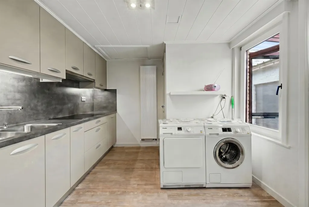 Cuisine - Maison Charmante avec Jardin à Kieldrecht