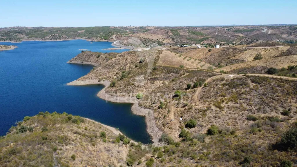 Rustic Land with Waterfront on Beliche Dam, Algarve