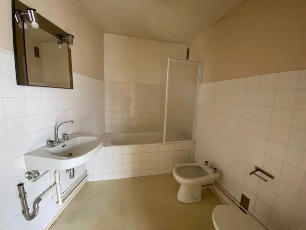 Vannitoad - 1-Bedroom Apartment with Terrace in Clermont-Ferrand