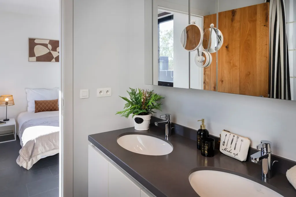 Bathrooms - Duplex Apartment with Rooftop Garden in Antwerp