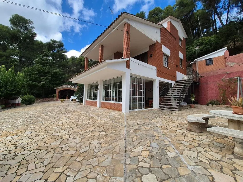 Välivaade - Chalet with Pool and Terrace in Cervelló