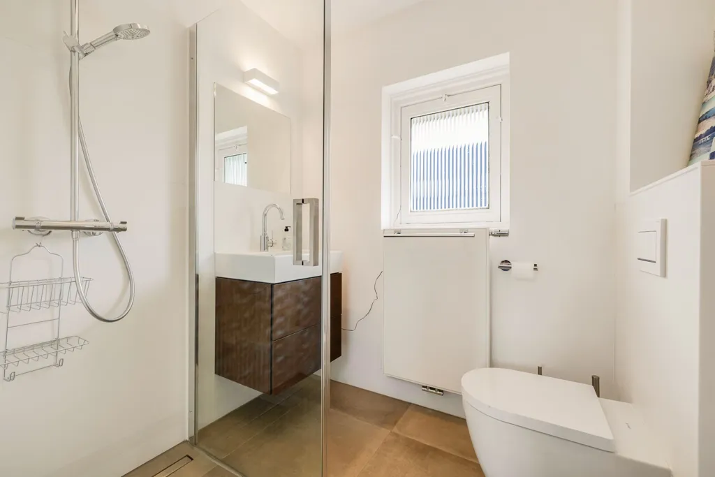 Bathrooms - Villa with Garden in Rotterdam-Kralingen