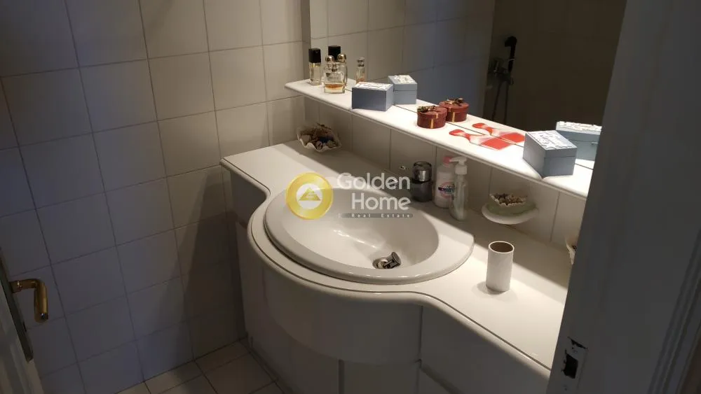 Salles de bain - Multi-Storey Building with Large Garden in Rafina - Neraias