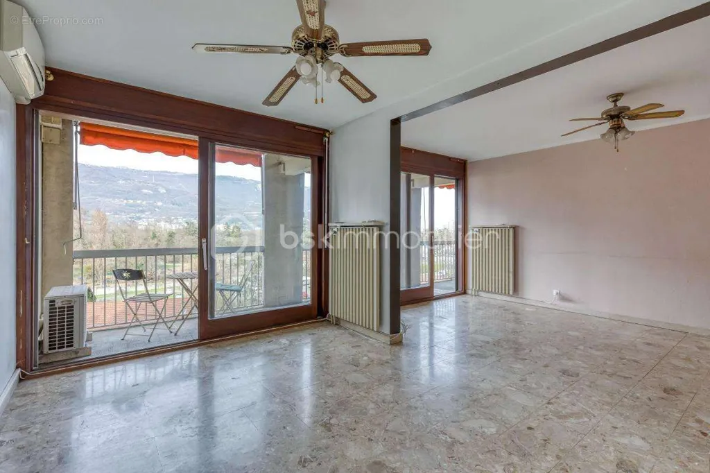 Séjour - Appartement T3 avec Balcon à Grenoble