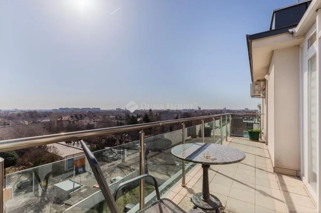 Balcone - Duplex Penthouse with Garden in Zugló