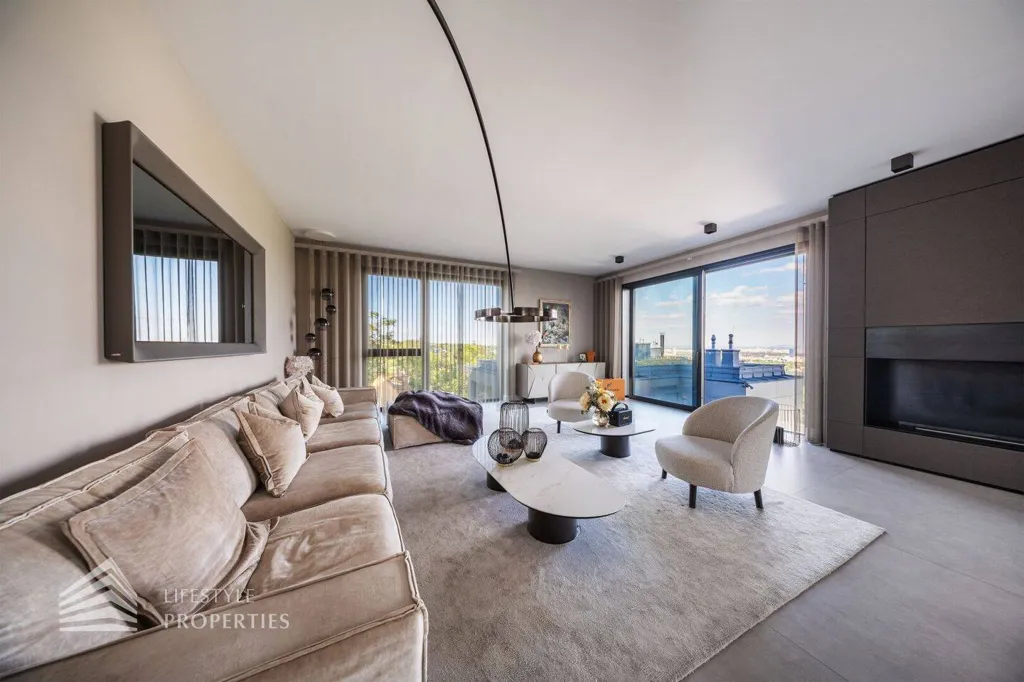 Séjour - 4-Bedroom Apartment with Panoramic Balcony in Vienna