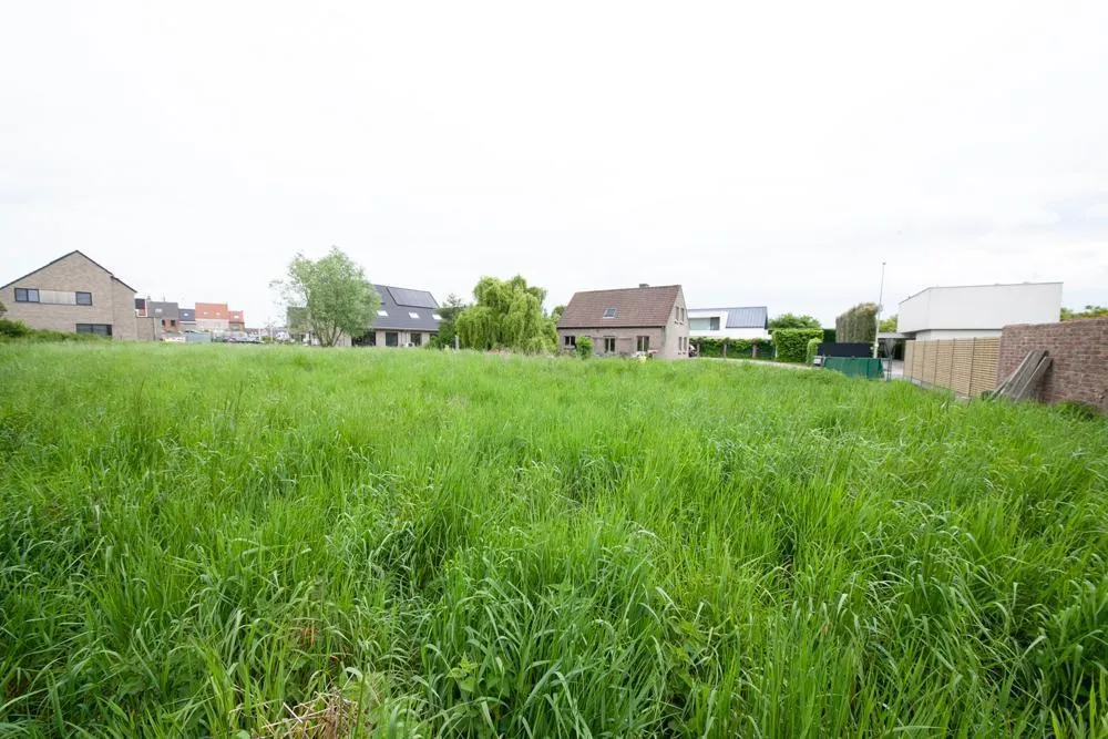 Jardin - Terrain à Bâtir avec Permis d'Urbanisation à Proximité