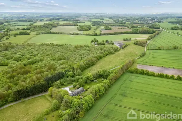 Õhuvaade - Farmhouse with Large Garden in Vonge
