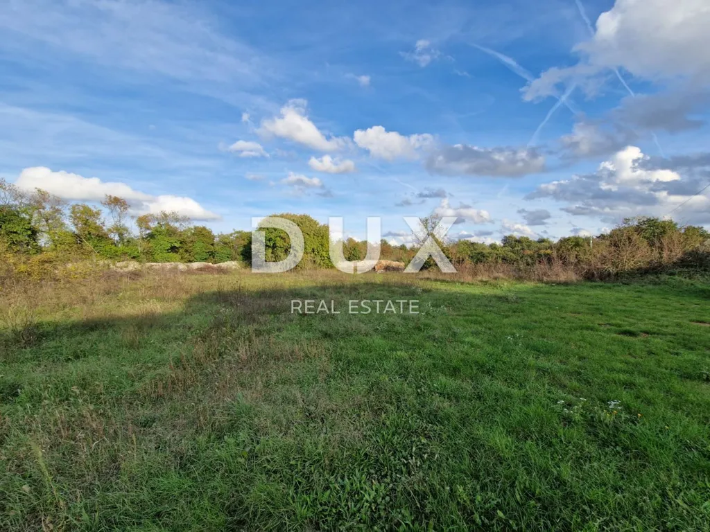 Aed - Building Plot with Renovated Castle View in Svetvinčenat